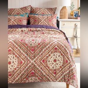 Natural Life Velvet Queen Quilt and Sham Floral Patterned Bedding Set
